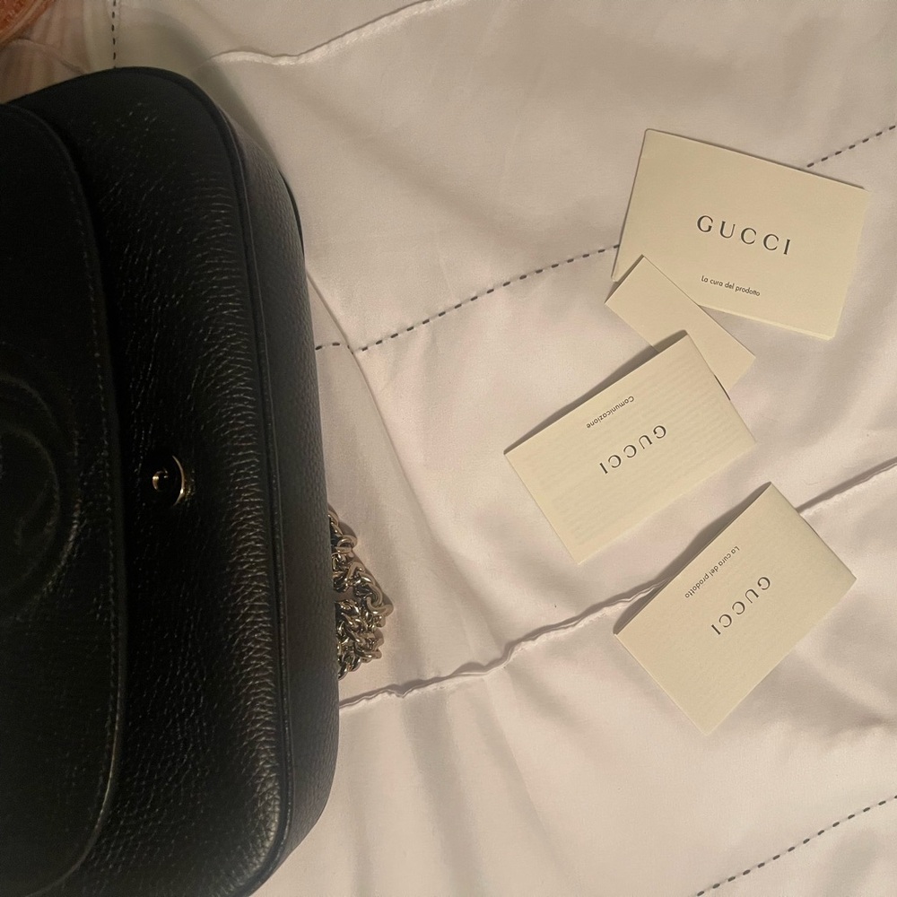 Brand new. Leather Black Gucci bag. It is a shoulder/crossbody with chain strap